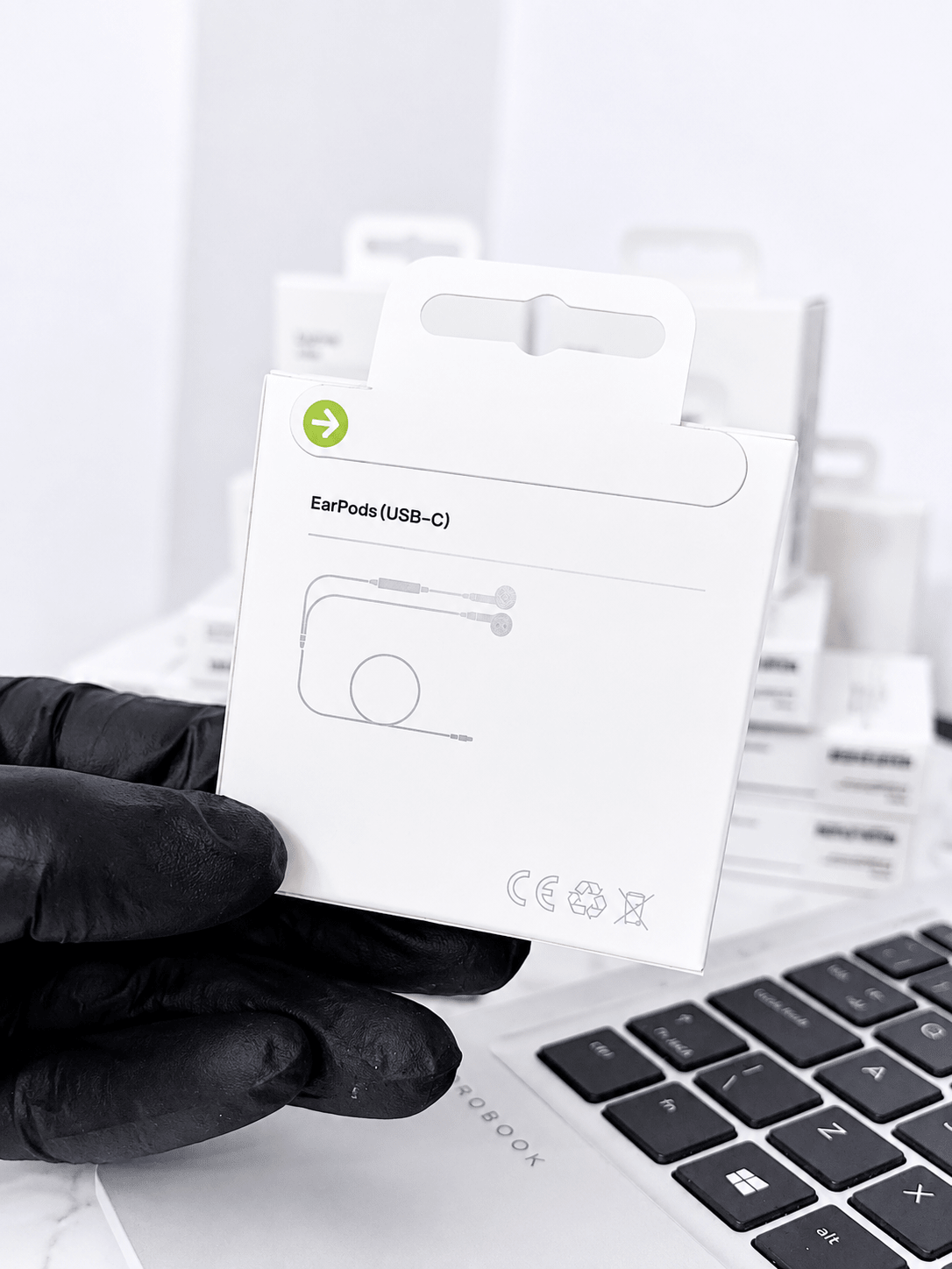 Apple EarPods USB-C wired earphones packaging
